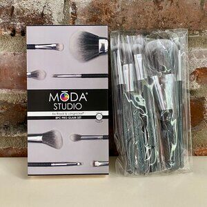 Moda Studio by Royal & Langnickel 8 Pice Pro Glam Makeup Brush Set, New in Box.